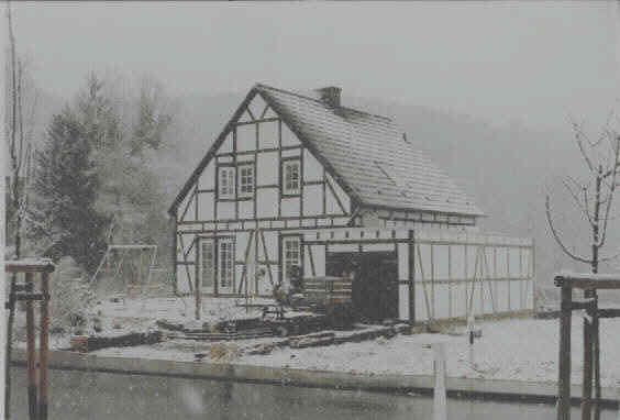 Haus im Schneetreiben