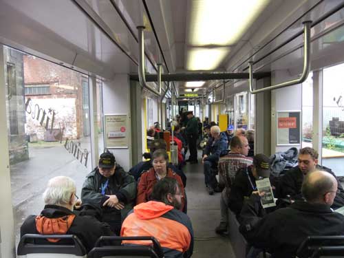 Fahrt mit moderner Straßenbahn